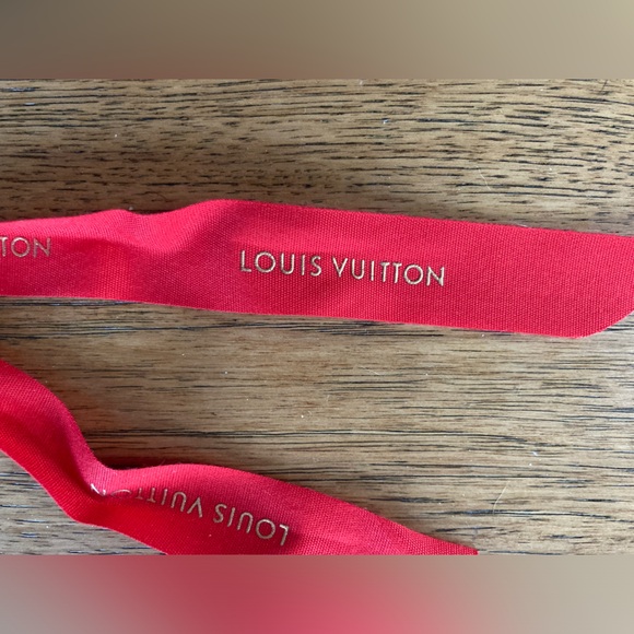 Louis Vuitton authentic red holiday gift wrap ribbon 5 feet long - Picture 1 of 7